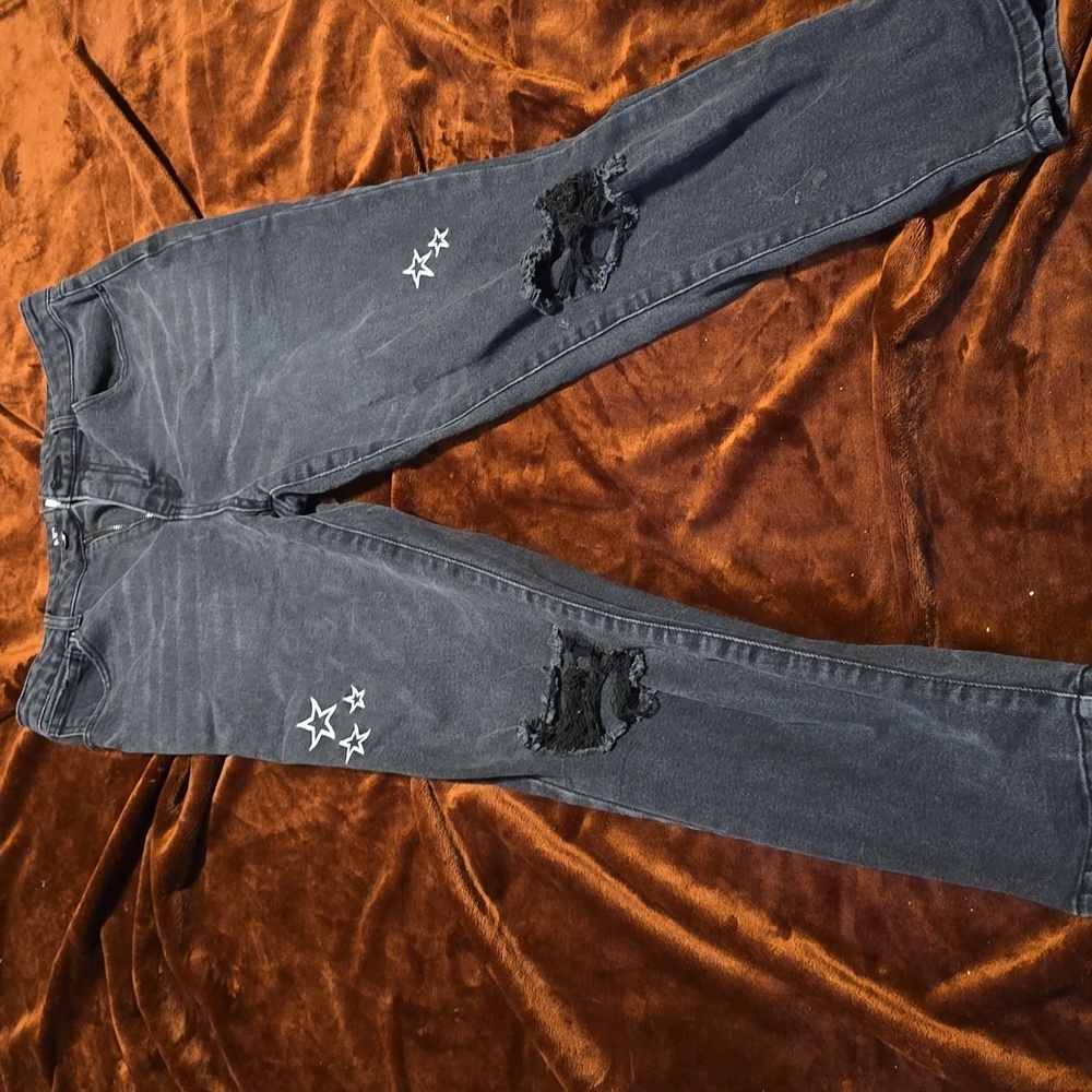 No Boundaries Distressed Skinny Jeans